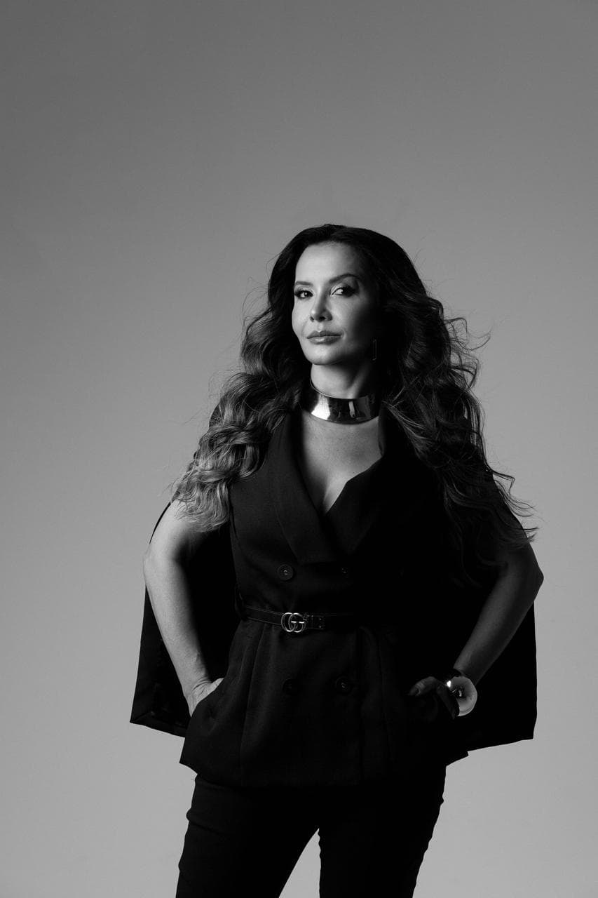 Dra. Flávia Cruz